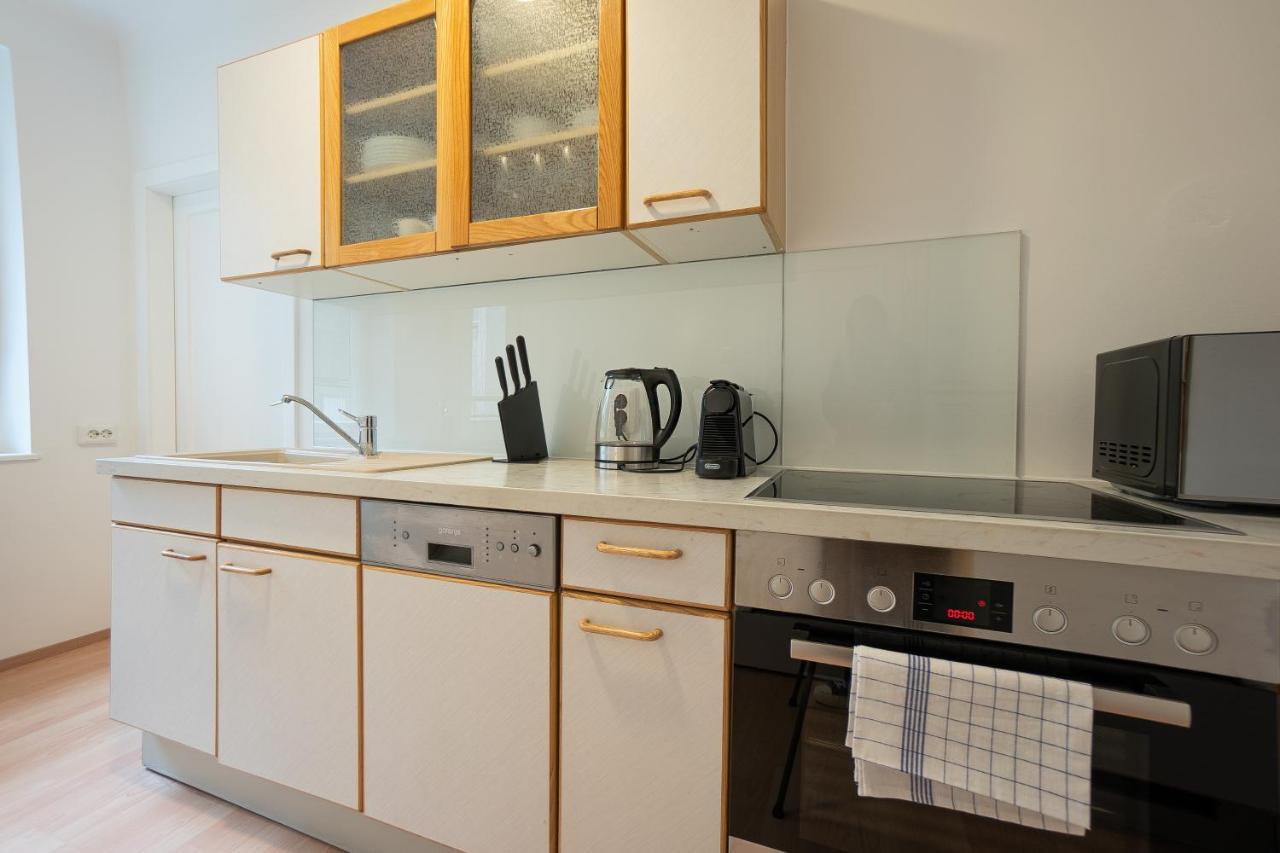 A 2-bedroom With A King-size Bed And A Balcony Is Located Just A 15-minute Walk From Stephansplatz. * Vienna
